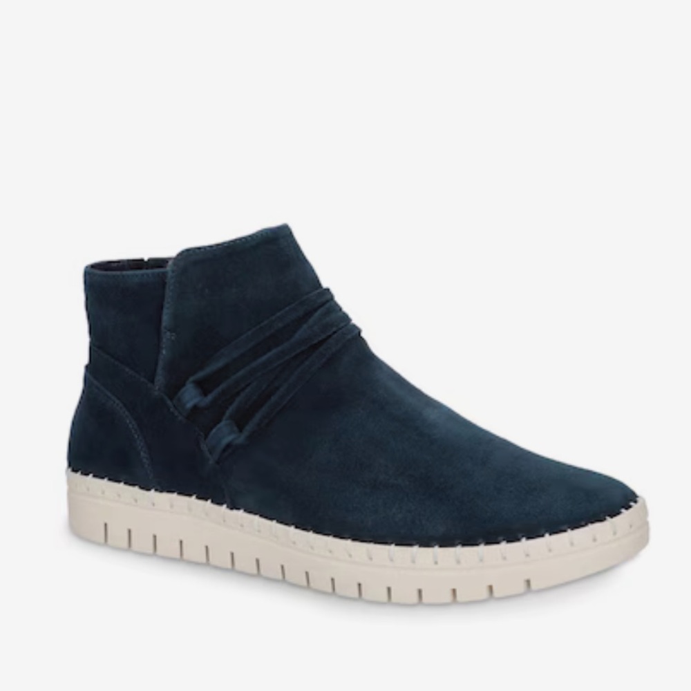 Bella Vita Falynn Suede Ankle Booties Navy Blue Wide Width Size 8 W NWOT